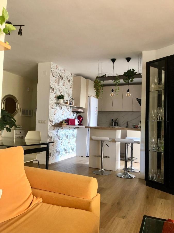 Habitacion Con Smart Tv En Piso Compartido Con Bano Privado O Compartido Malaga Sol Exterior photo